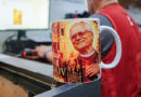 Internos del penal de Chiclayo elaboran polos y artículos personalizados inspirados en la visita del Papa León XIV
