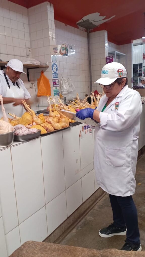 Intensifican operativos en mercados para controlar propagación de la influenza o gripe aviar Intensifican operativos en mercados para controlar propagación de la influenza o gripe aviar
