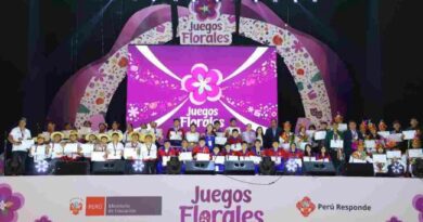 Escolares de regiones demostraron su talento en los Juegos Florales 2026