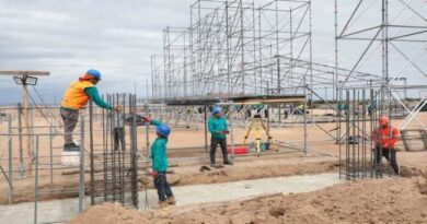 Gobernador Jorge Pérez inspecciona obras en las Pampas de Pimentel para la histórica visita del papa León XIV